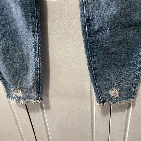 Tinseltown Jeans Size 9 (29) Juniors High Rise Mom Factory Distressed Raw Hem - Picture 2 of 9